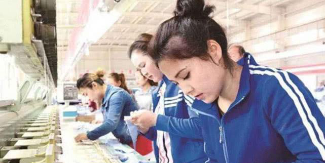 从打工妹到亿万身家完整版,从被人看不起的打工妹到月薪过万