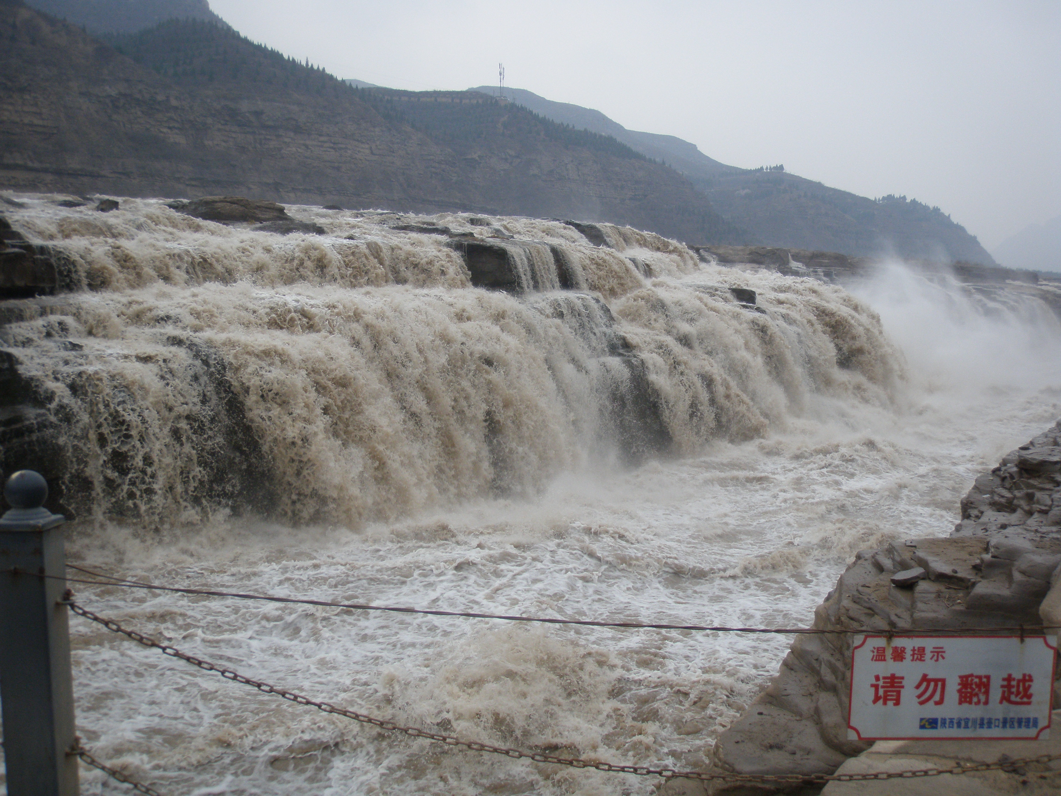 壶口瀑布的景色令人有什么感受,壶口瀑布壮美在哪几个方面
