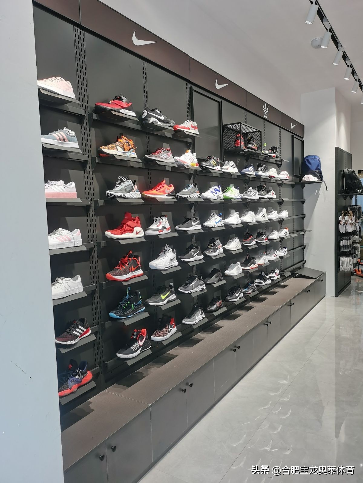 加盟阿迪耐克折扣店靠谱吗,耐克阿迪达斯折扣店加盟经营策略