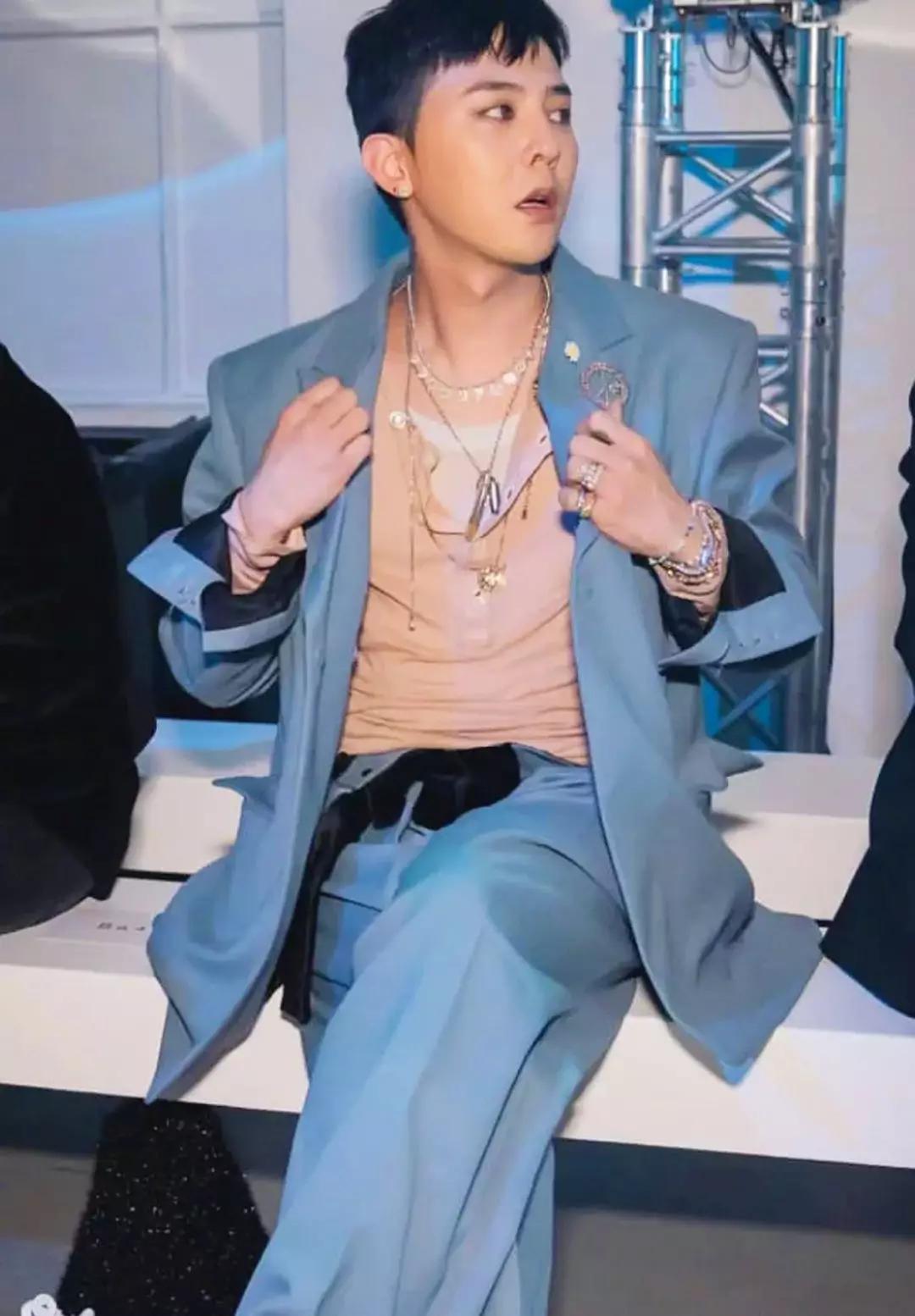 易烊千玺发型权志龙发型,权志龙易烊千玺红色