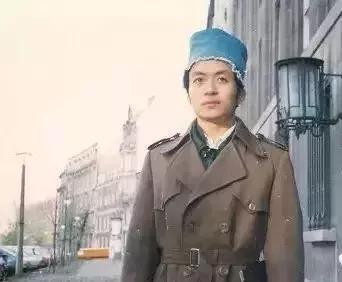 赞美顾城人的诗句,顾城的经典诗句赏析