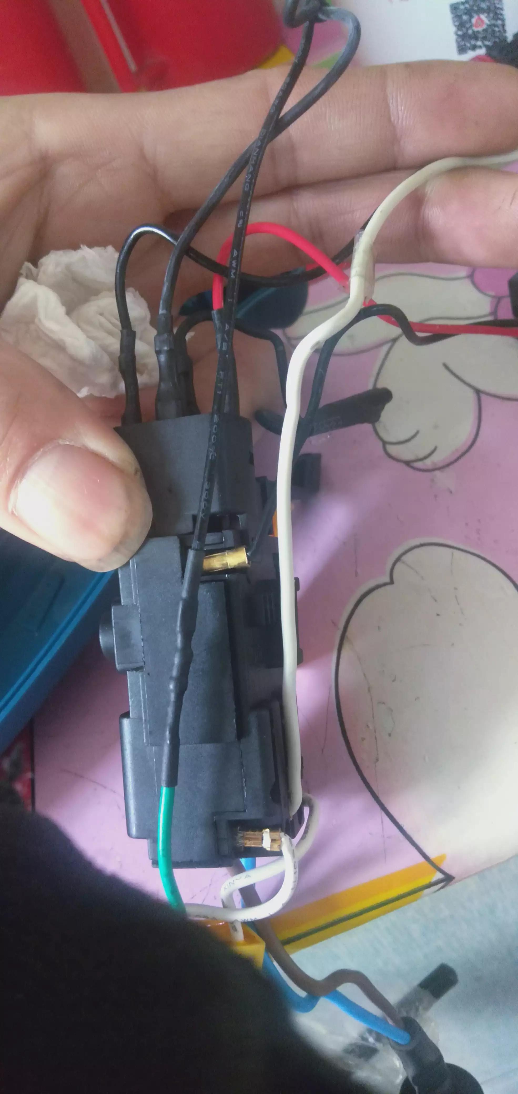 晶思达手电钻开关总成内部构造,插电款带冲击的手电钻