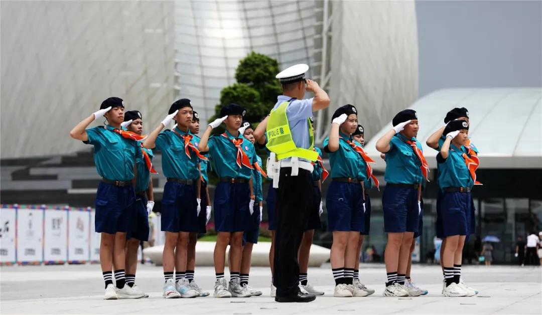 他在斗门建了一支交警队！但又不止是交警！视频太帅！