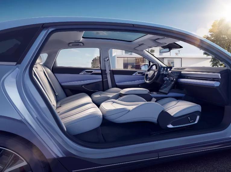 小鹏p5与迈腾选哪个,小鹏新能源p5怎么样值得购买吗