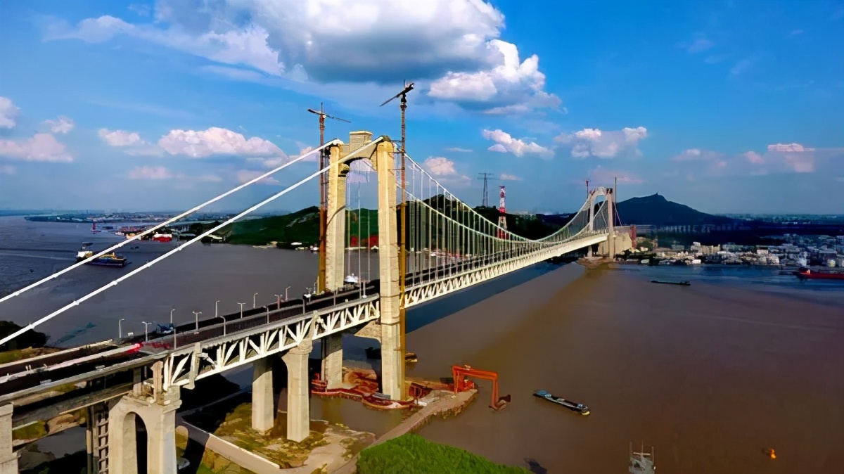 我国第一艘航母百科,中国第一艘航母有多大