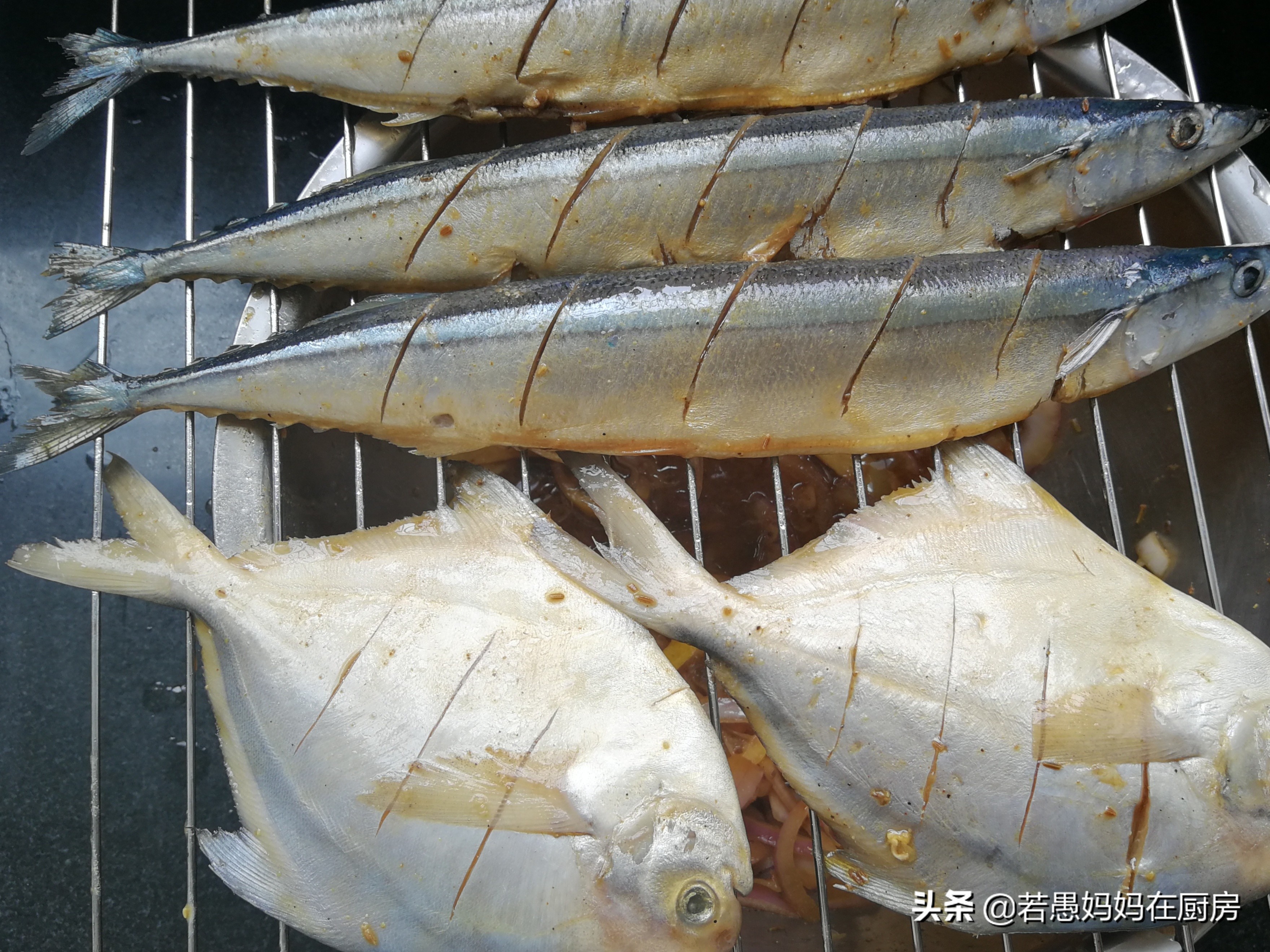 什么海鱼烤着吃味道最好,夏天必吃油煎海鱼