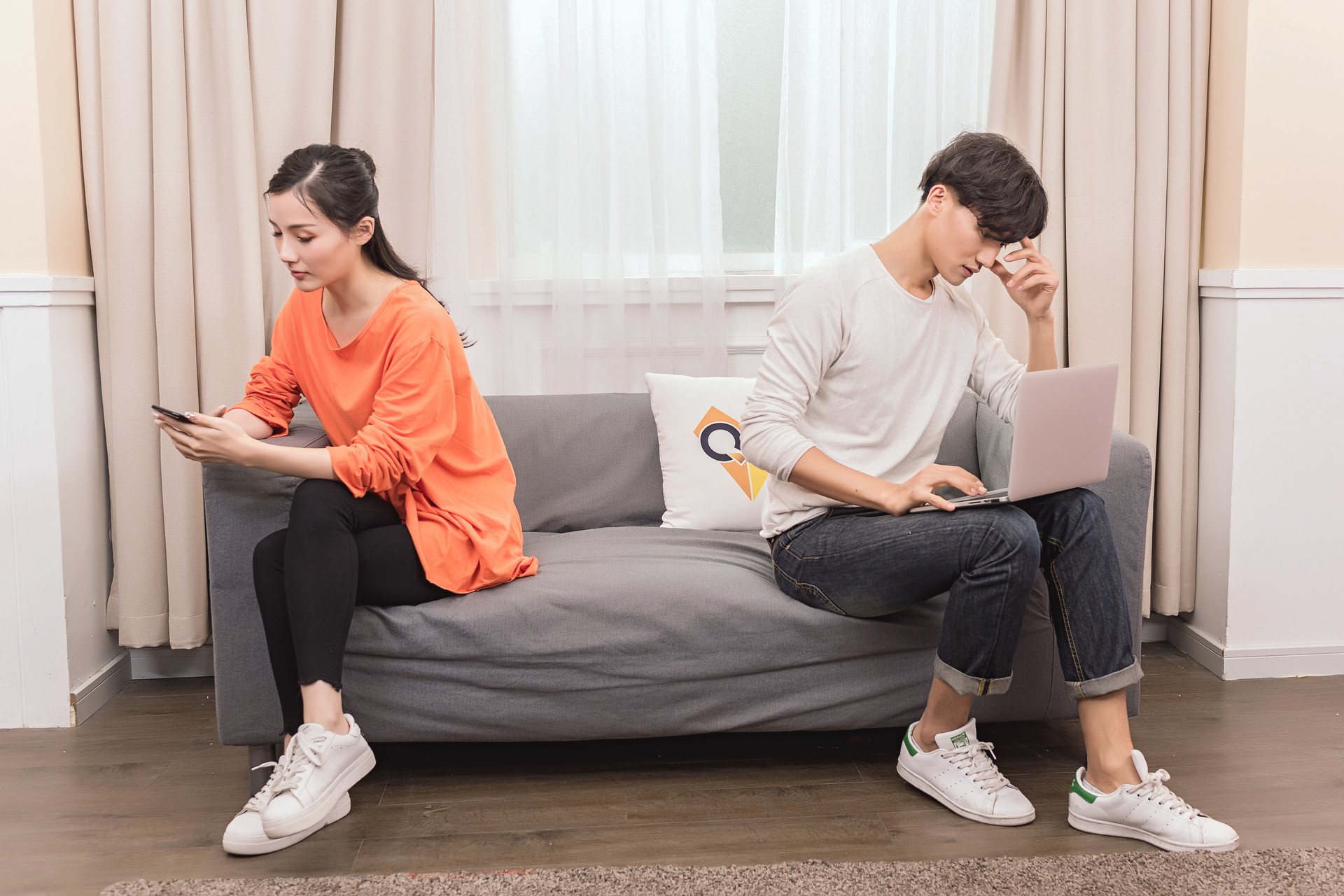 *耐基卡**：讨厌一个人，真的用不着翻脸，看醒了很多人