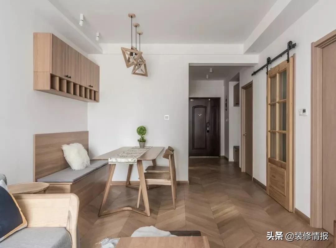 进门就是客餐厅一体卡座设计,餐厅全卡座设计效果图