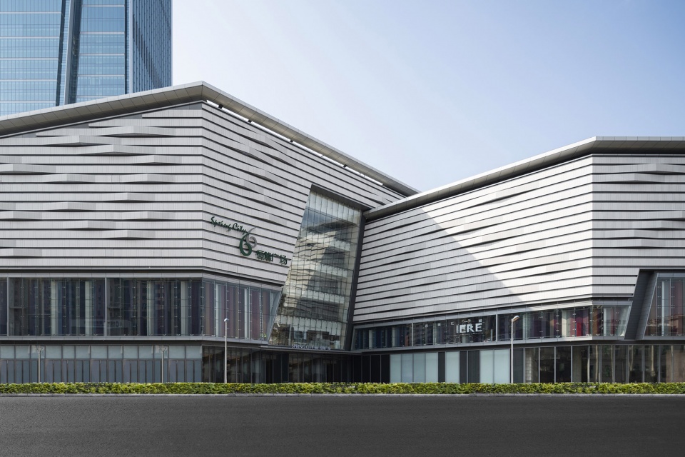 350米高的恒隆广场，昆明第一高楼，提供崭新都市生活体验