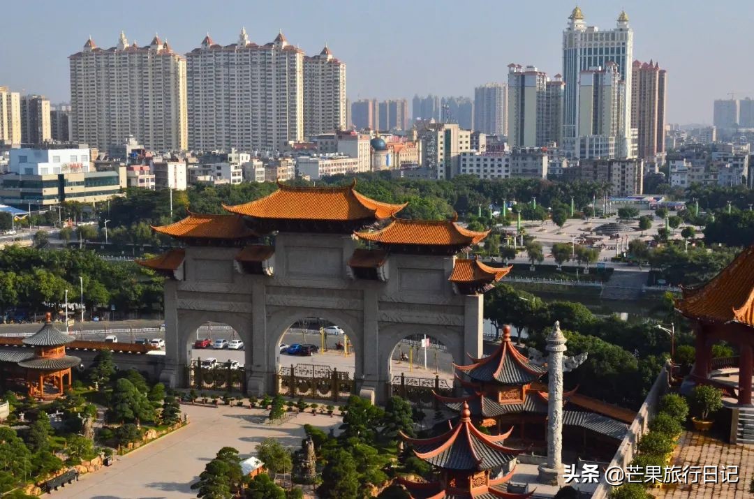 广西“布达拉宫”，据说台湾富商花30亿，用8000工人才建成