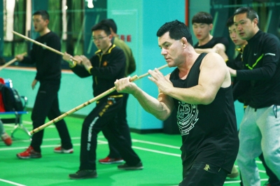 街头格斗短棍防身,短棍防身的最佳方法