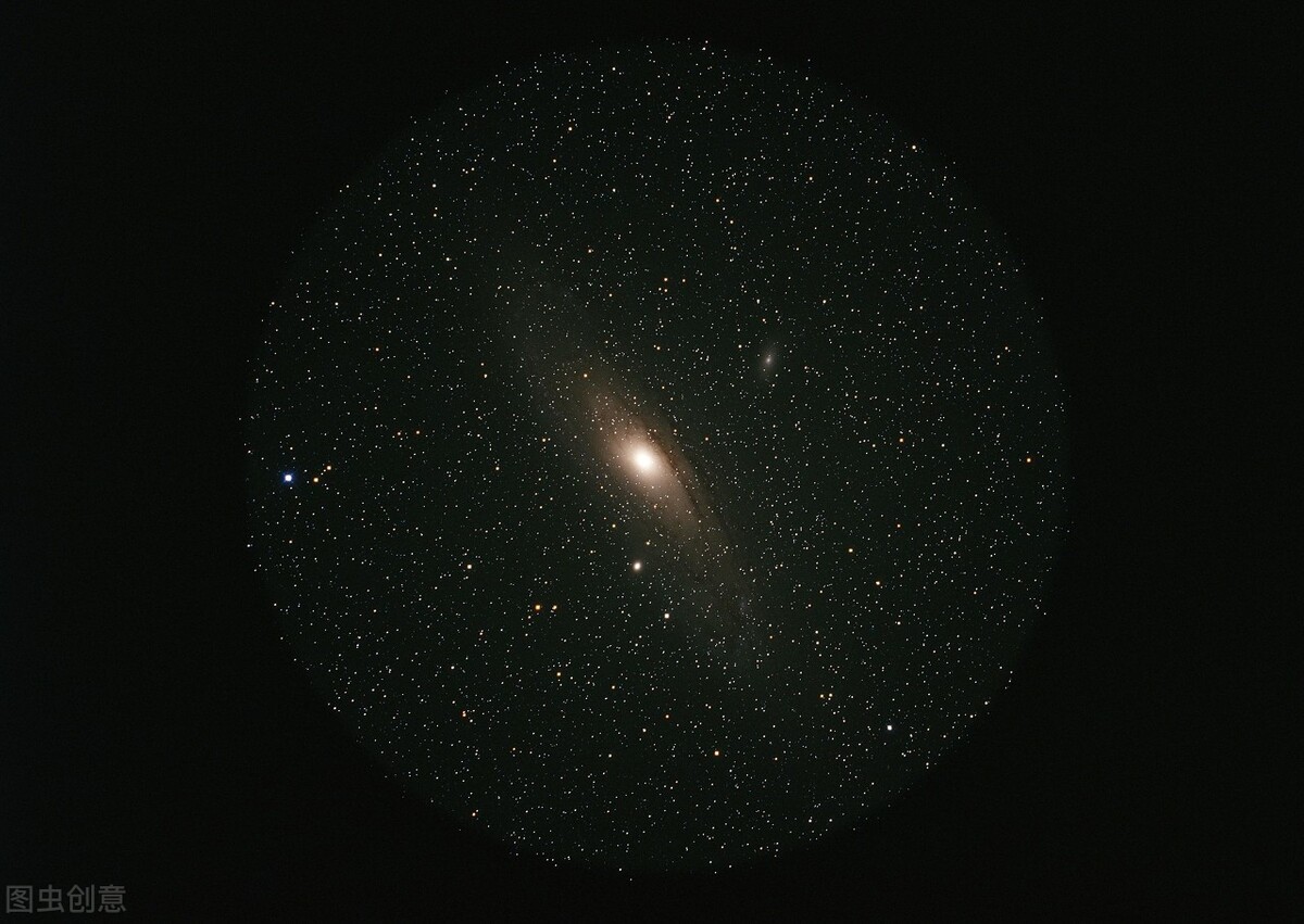 哈勃太空望远镜拍摄的震撼瞬间,哈勃对宇宙深空拍十几张照片