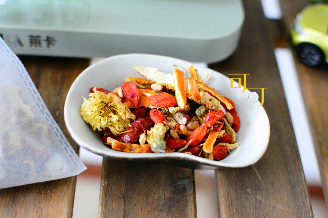 初夏清晨一杯茉莉花茶入心,初夏来一盏下关沱茶