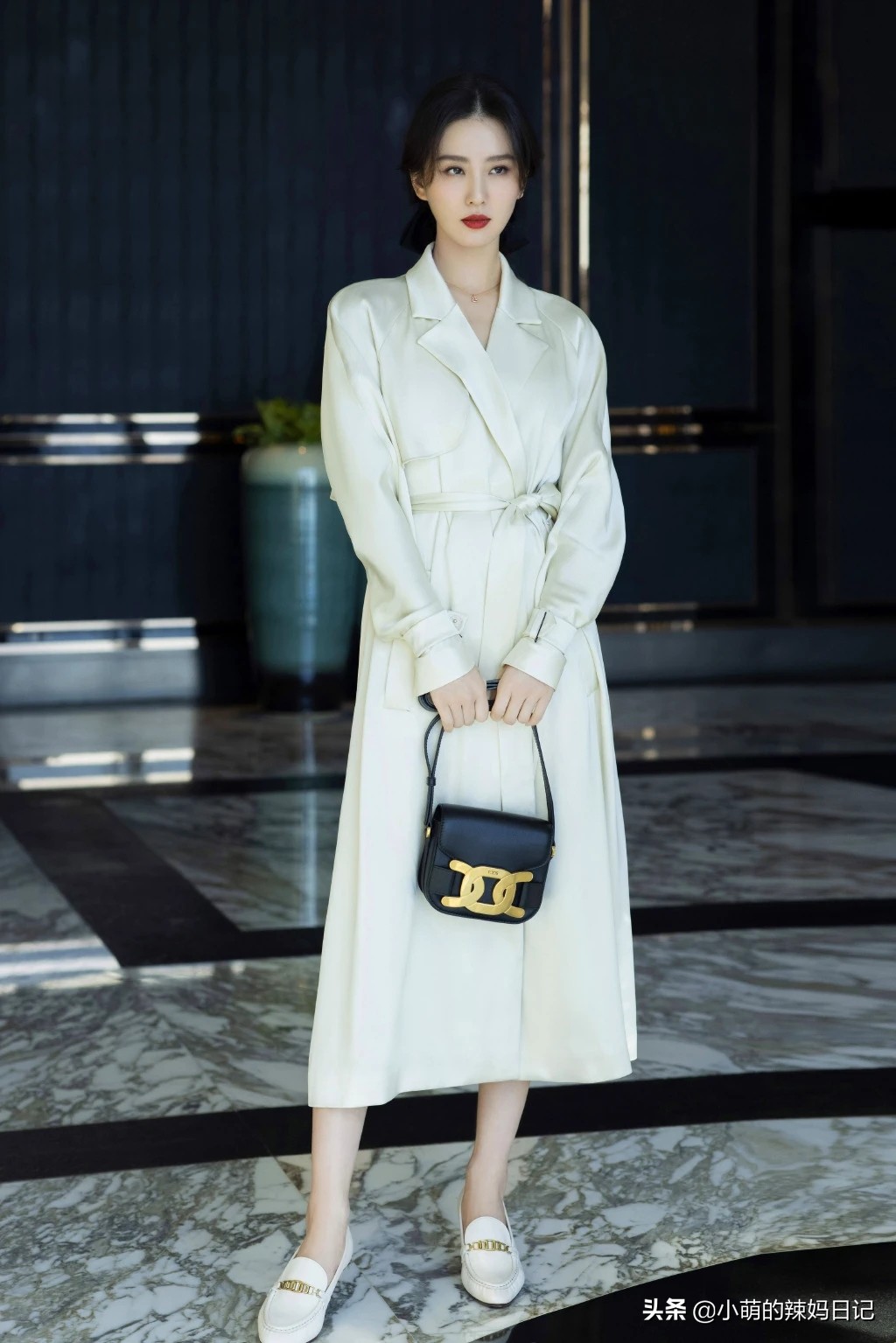 穿连衣裙可以配什么鞋,穿连衣裙上面搭配什么鞋子