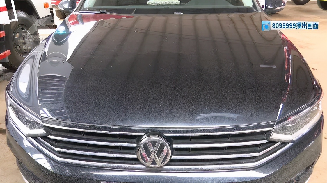 碧鸡路高架桥喷漆让车“穿花衣”？施工方：一周内完成作业，理赔可分标段找负责人