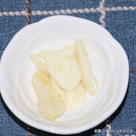 大白菜炒豆干五花肉,豆干炒五花肉教学视频