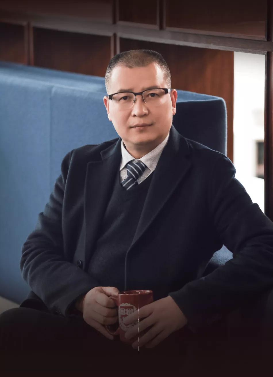 重庆市巴川中学校长郭洪,铜梁巴川中学校长郭洪照片