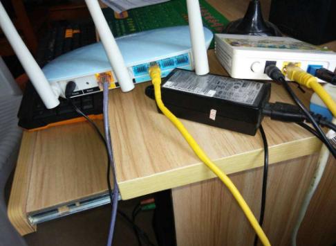 网速慢是换路由器还是升级套餐,老路由器换旧路由器