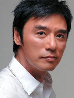 钟镇涛和章小蕙结婚10年负债2.5亿，为何和范姜在一起4年就上岸了