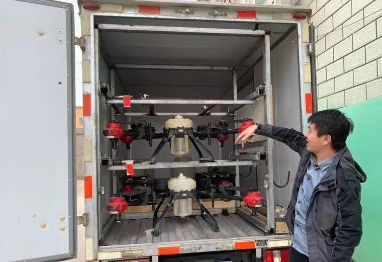 在农村开飞机:大江南北奔波,用长安货车运飞机,旺季月入十几万