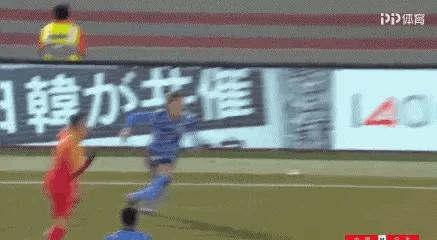 少林足球一战成名,现场实拍姜至鹏脚踢日本球员