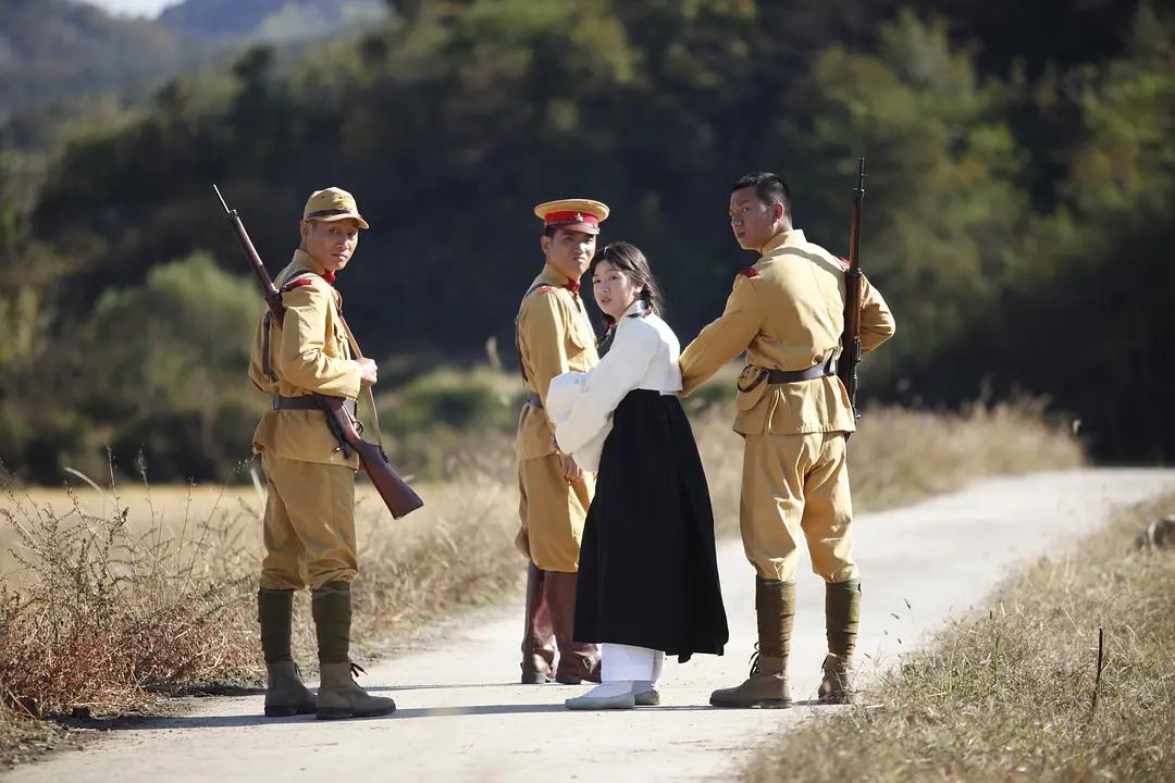 中韩少女在慰安所的真实遭遇，被鬼子整日折磨，这电影拍得太真实