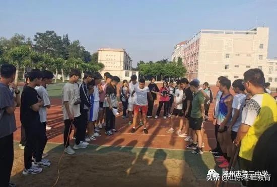 枣庄三中2023运动会100米决赛,滕州三中2022届