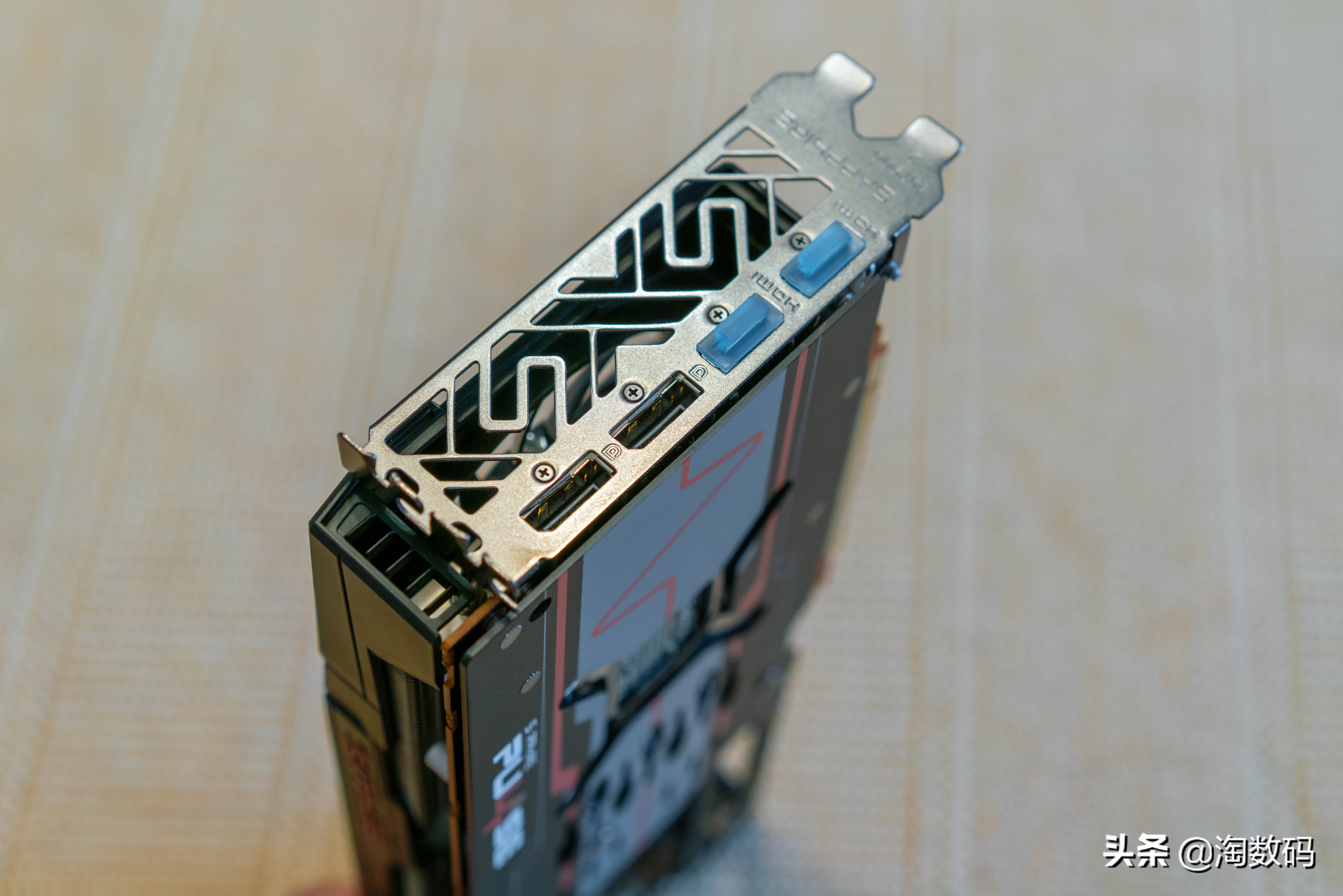 蓝宝石rx5600xt白金pro显存导热垫,蓝宝石rx5600xt显卡值得购买吗