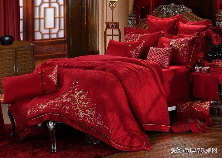 结婚时准备四件套还是八件套？中国红到洋气红只有一步之遥
