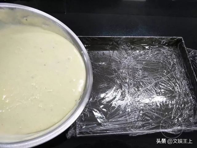 不用出门自己在家做蛋糕,不能出门就自己做了一个蛋糕