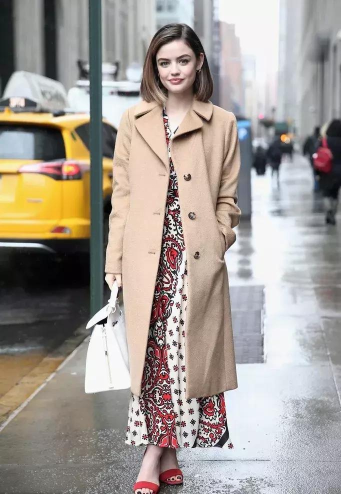 裙摆大衣怎么穿好看,大衣里面的裙子怎么穿