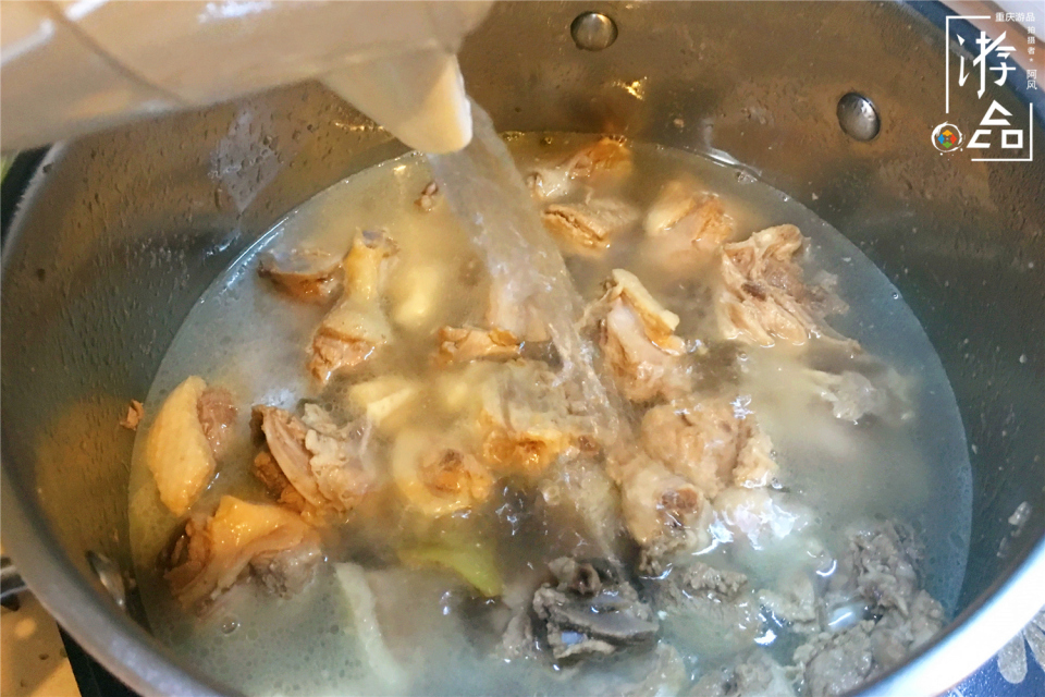 老鸭火腿煲的做法要焯水吗,自家土老鸭要不要焯水炖汤