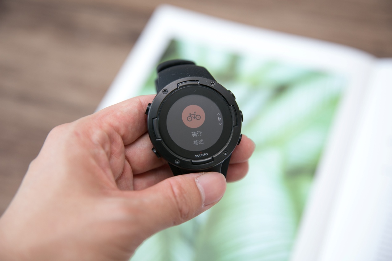 颂拓suunto3fitness智能手表功能,颂拓5专业智能腕表评测