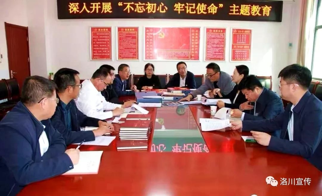 守初心担使命向党旗宣誓,守初心担使命为群众排忧解难