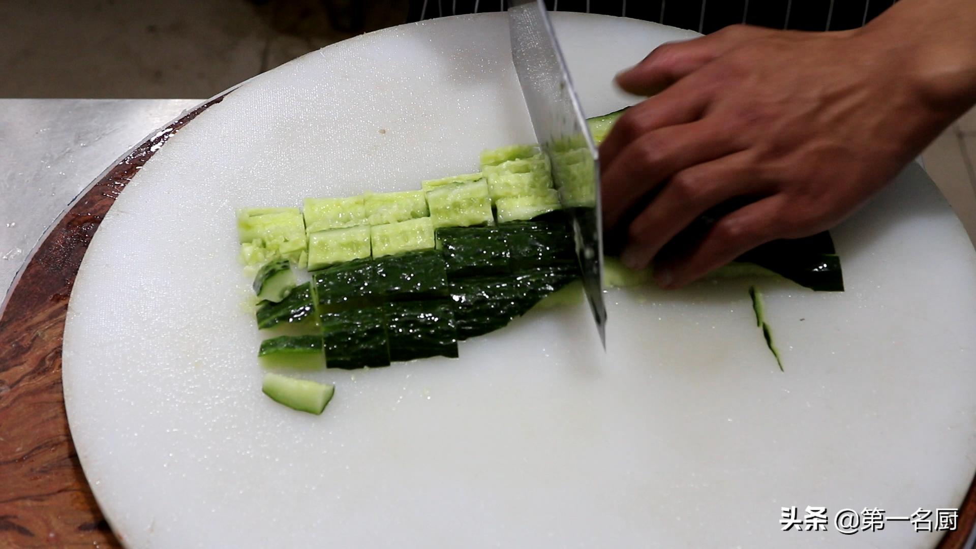 凉拌菜黄瓜洋葱怎么放调料,家常黄瓜洋葱凉菜的做法