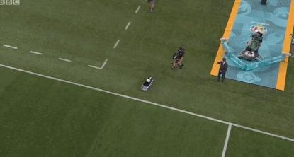 欧洲杯被冤枉的越位球,欧洲杯赞助商闹乌龙