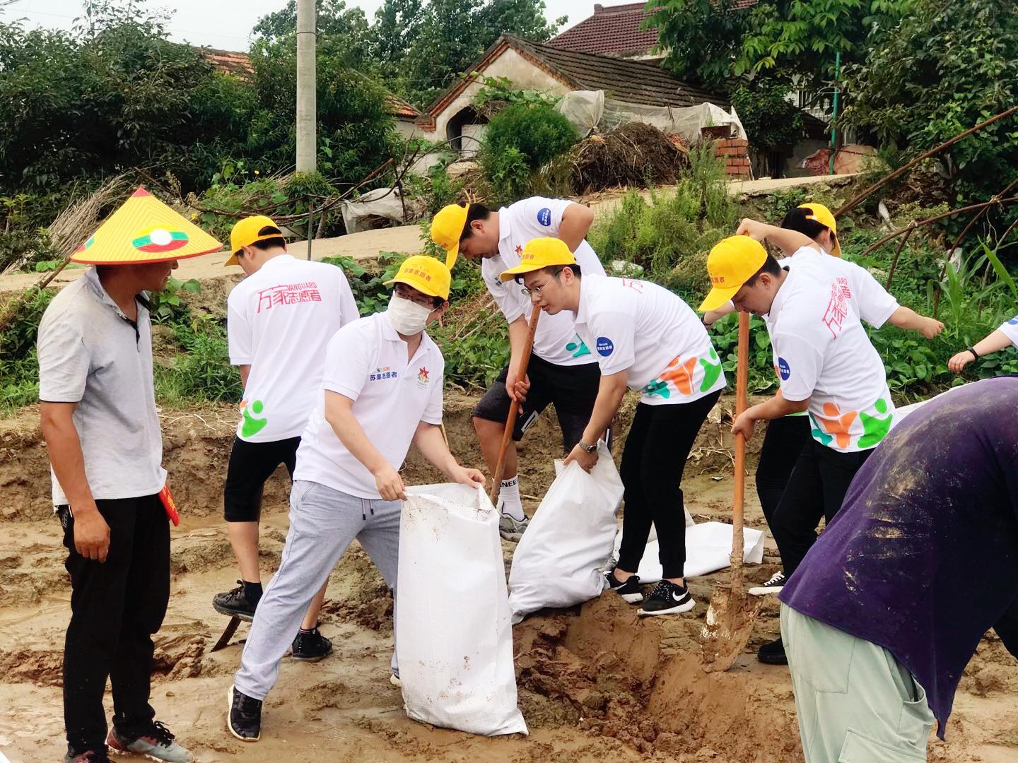 致敬夏日送清凉致敬高温下的坚守,夏日送清凉致敬最美劳动者