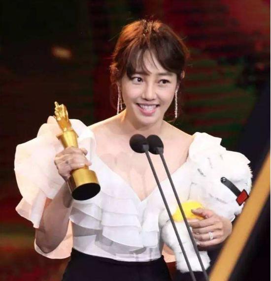 “一指禅”后，白百何频曝新恋情，上演“摸臀杀”的张爱朋去哪了