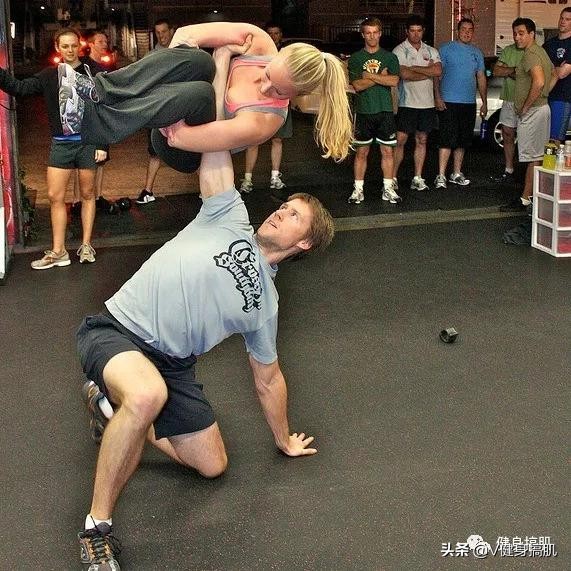 crossfit训练家庭版,crossfit健身房装修风格