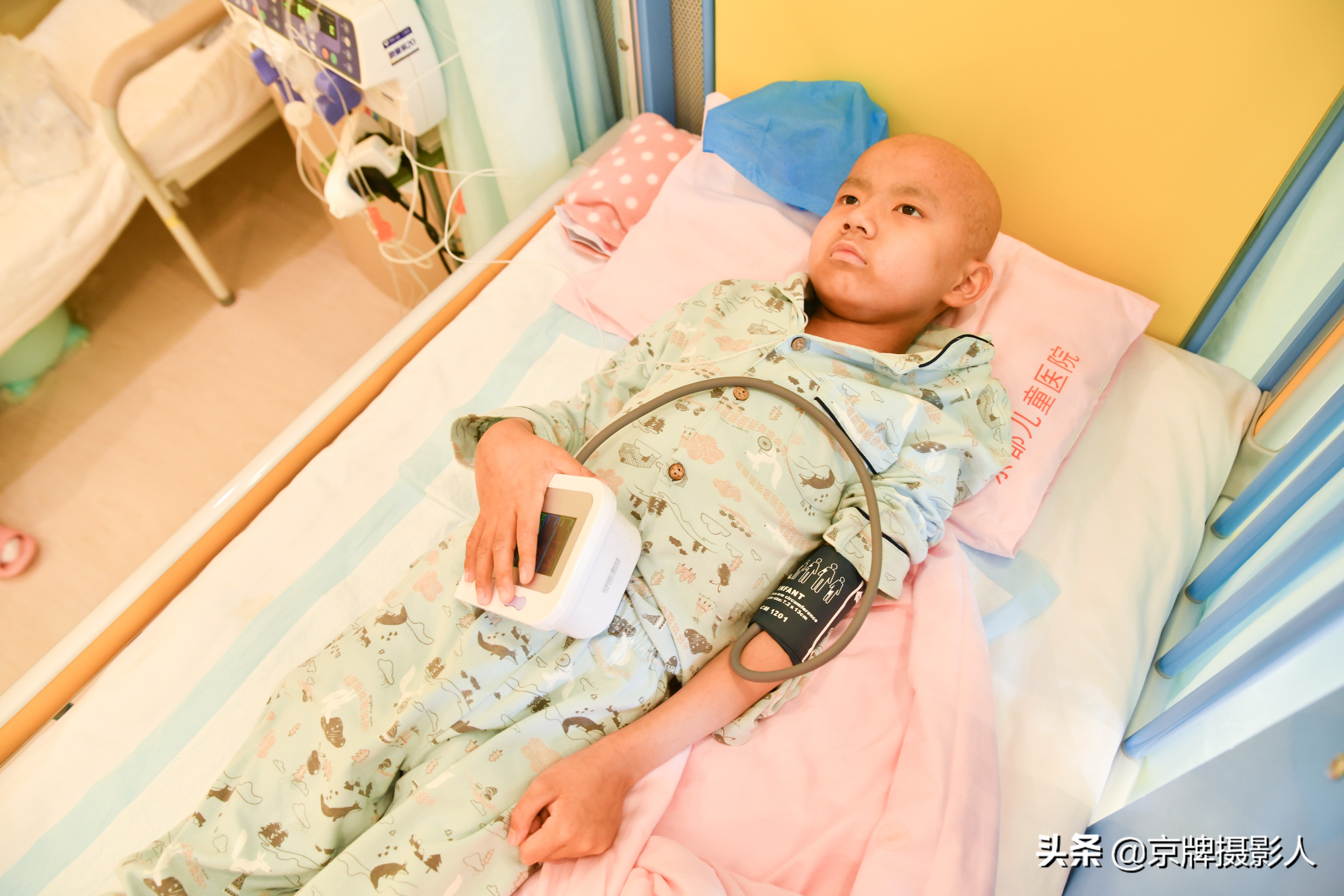 宝宝过敏挠痒,宝宝皮肤过敏需要即刻去医院吗