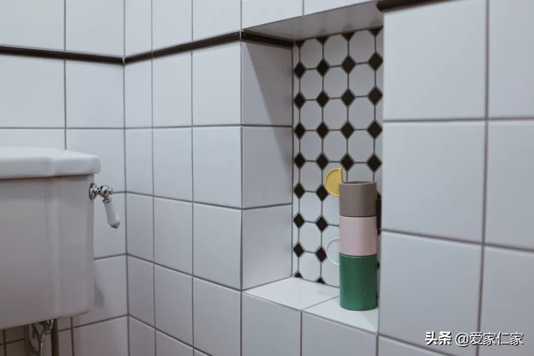 她买下32㎡上海老旧学区房，为女儿打造小桃园，还有超舒适大庭院