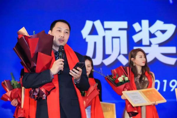 「年会回顾」“同心同行筑梦远航”麦丰装饰2020年度盛典