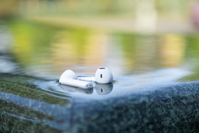 200块的有线耳机相当于无线耳机,200块的耳机跟50的耳机一样