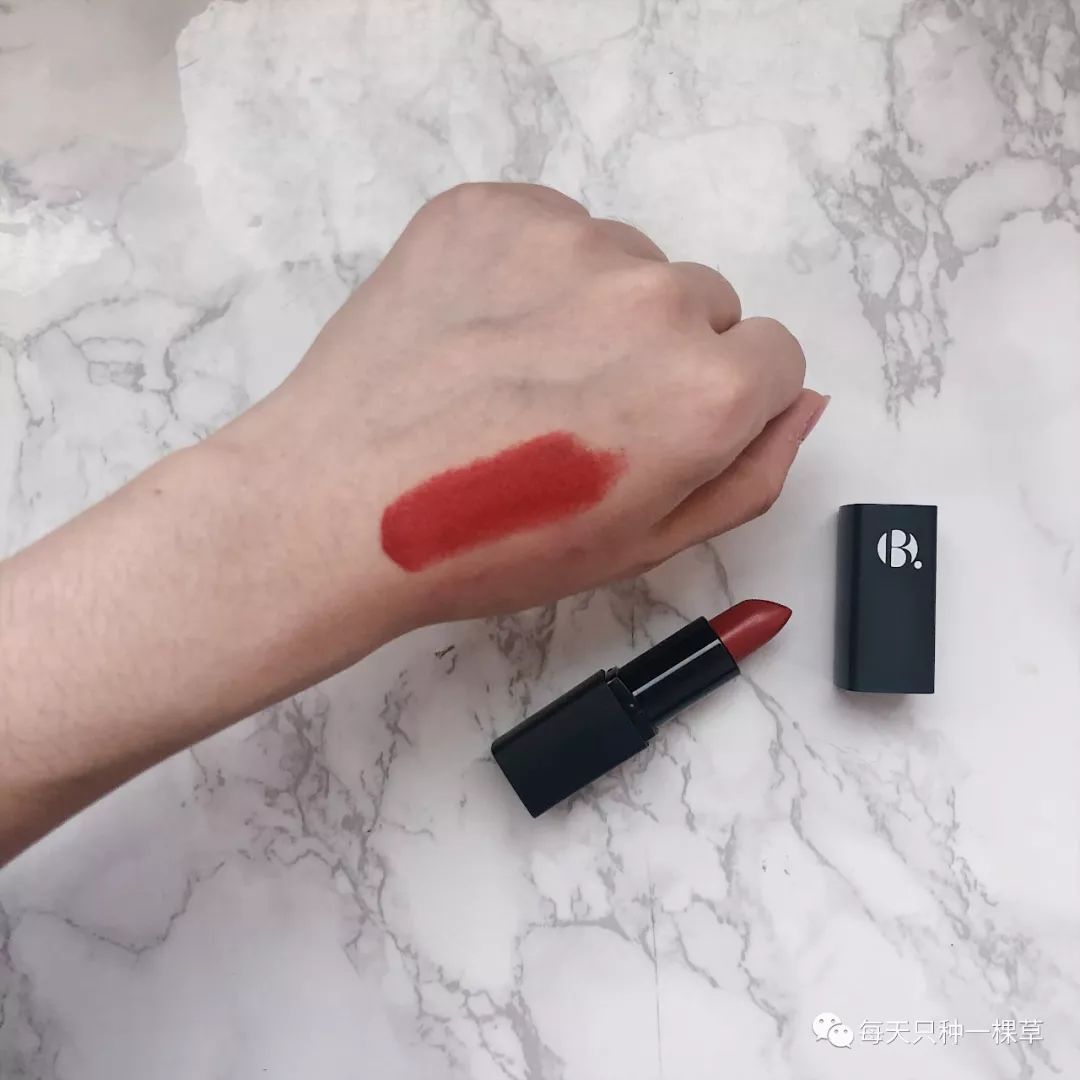 如何快速搞定一个简单的妆容,如何100块搞定全套化妆品