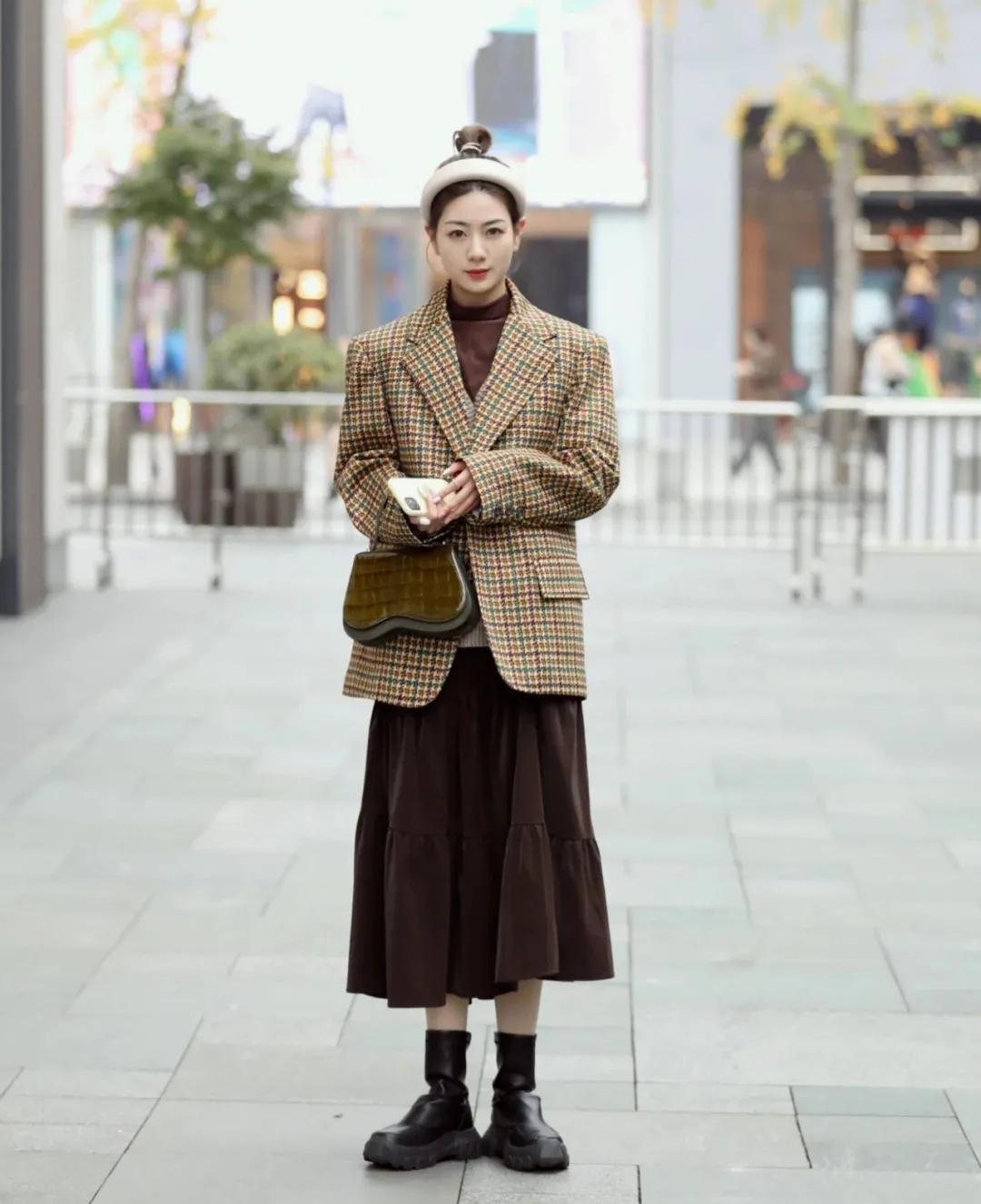 大冬天别露脚踝今年流行怎么穿,秋冬不要再露脚踝了