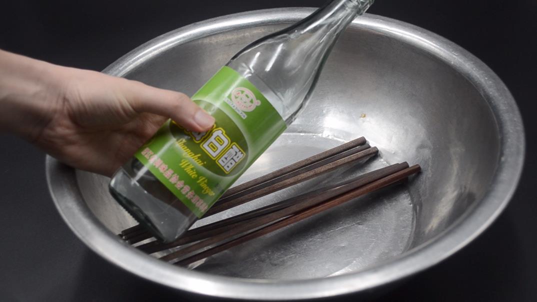 经常用筷子的要留意，现在知道为时不晚，尽早叮嘱家人，太重要了