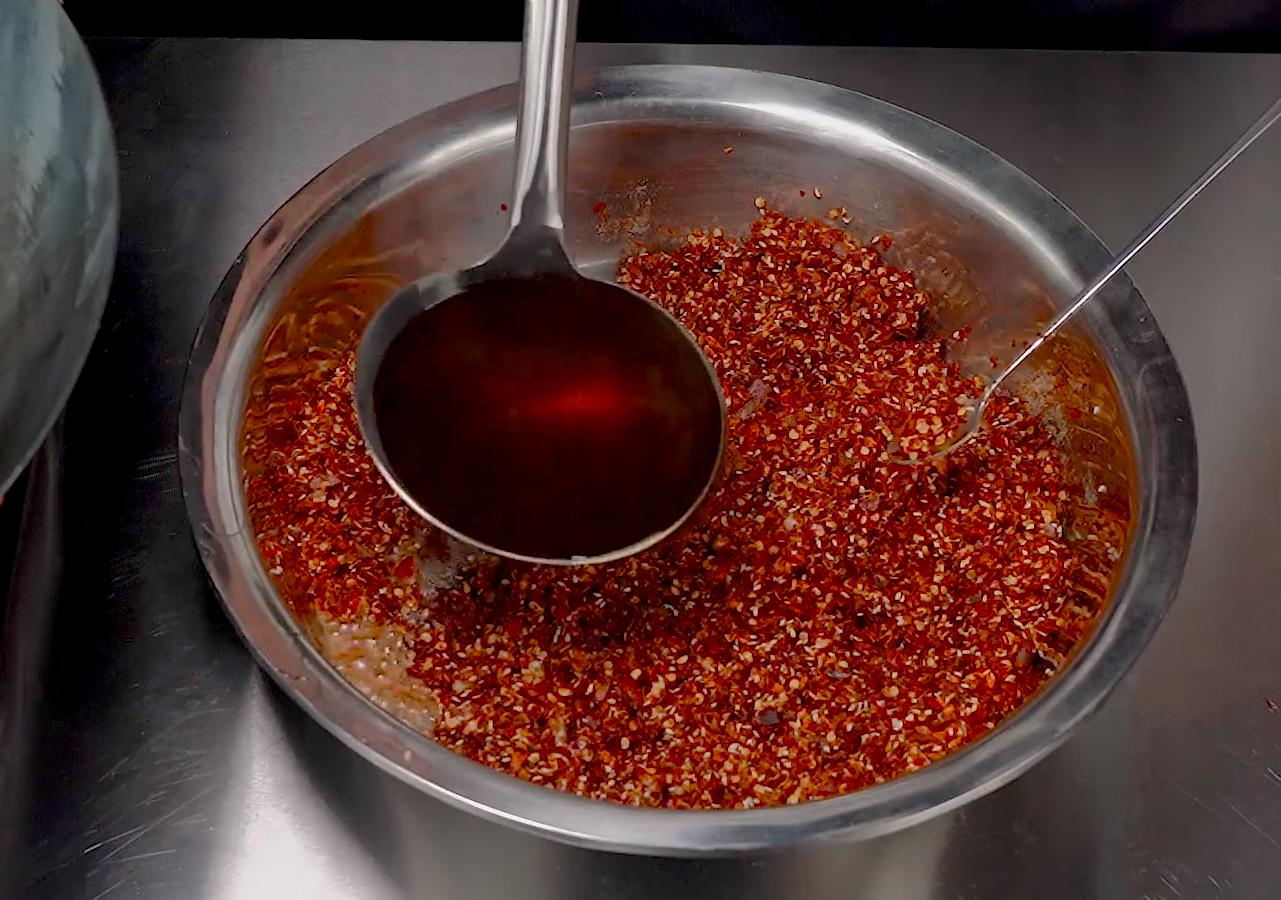 最香的四川辣椒油配方,酒店万能辣椒油制作方法