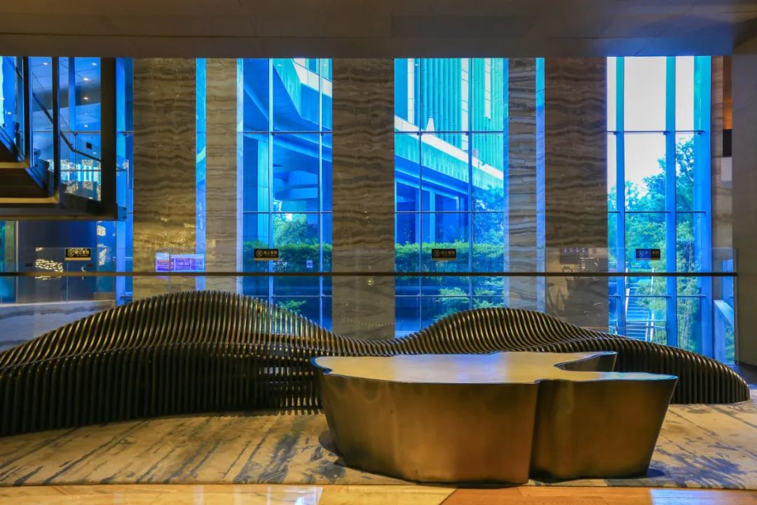 夜游盛世钱塘，赏绚烂灯光秀，打卡杭州钱江新城万豪酒店