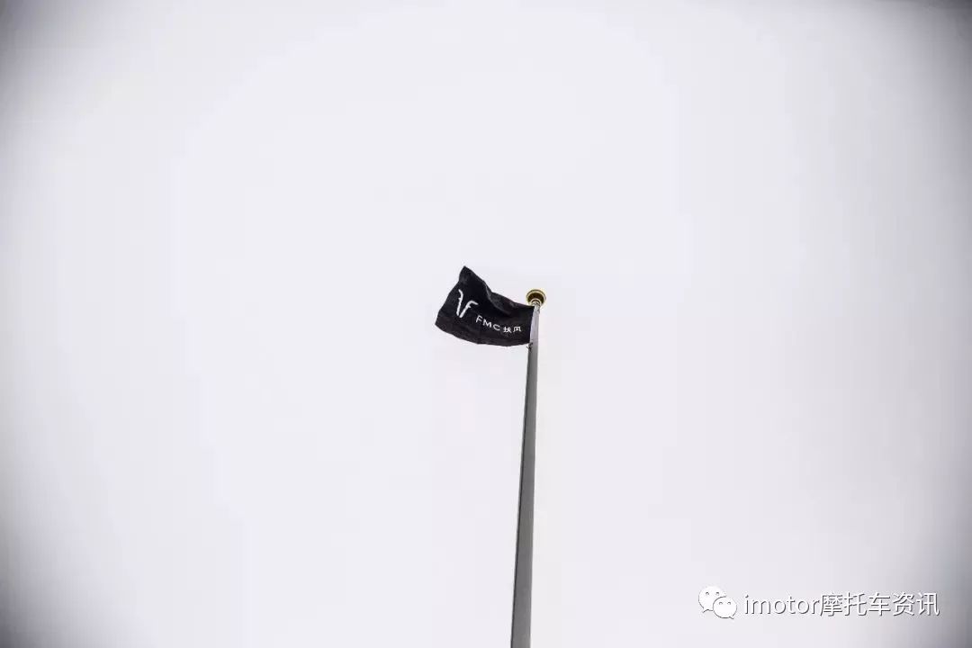 又是来自深圳的摩托车俱乐部！这次他们踏上了北欧的*途征**