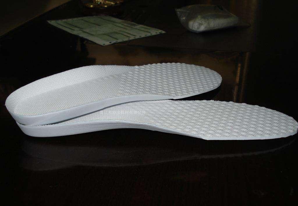 鞋子里面的小秘密——原厂与NB*级A**私人定制鞋垫到底有何不同？